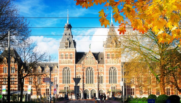 Discover the 10 best Amsterdam museums for culture lovers in this comprehensive guide. Explore iconic institutions like the Rijksmuseum, Van Gogh Museum, and more.