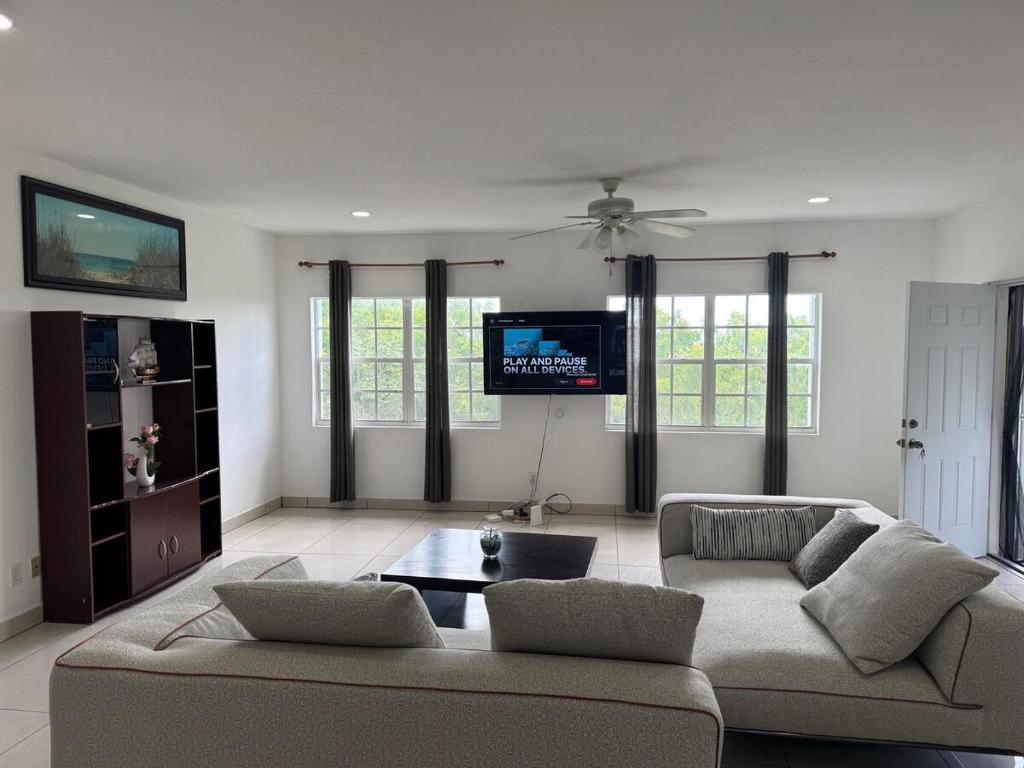 3 Bedroom Suite Next to Grace Bay Turks and Caicos